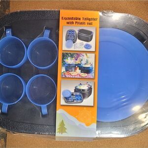 Expandale Tailgater Set with 21 Piece Picnic Set- Black and Blue- NIP